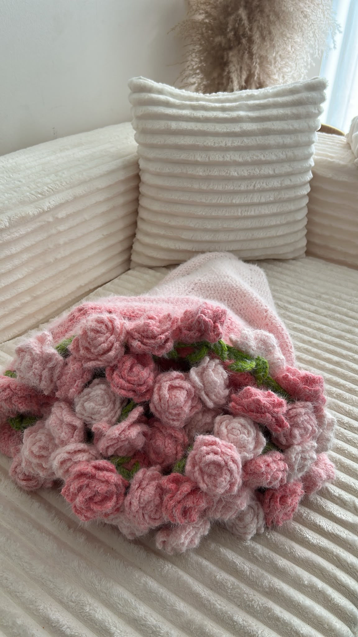 Bouquet de roses en laine crochetée